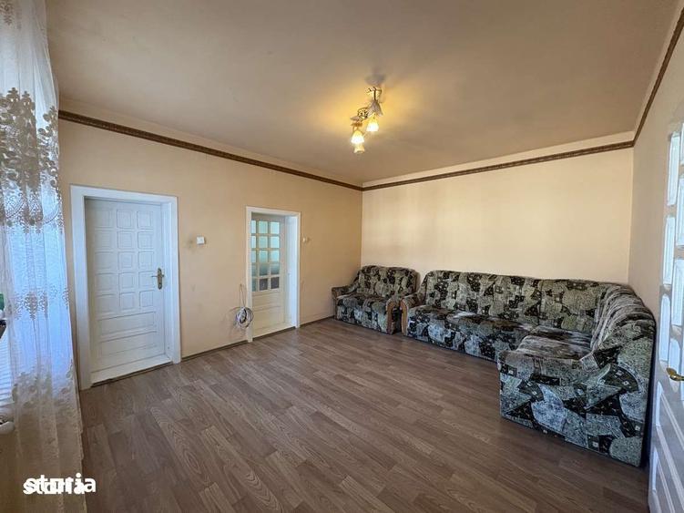 Casă cu 4 camere cu Teren 1065 Mp în Bujac
