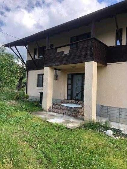 Casă cu 4 camere în Merișoru