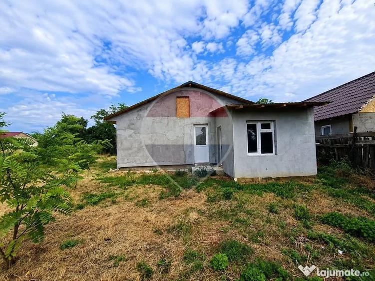 Casă cu 3 camere cu Teren 1700 Mp în Budești