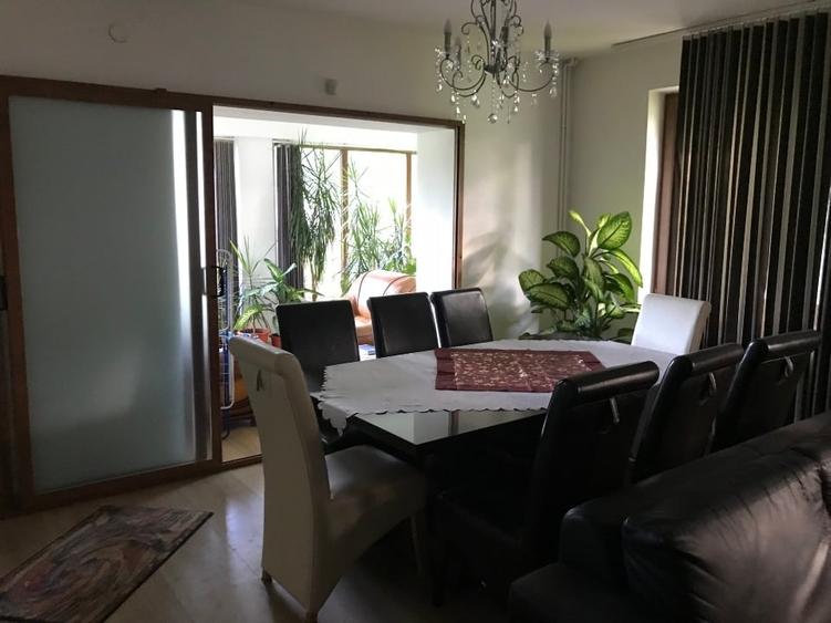 Casă individuală cu 7 camere cu Teren 1317 Mp în Breaza de Sus
