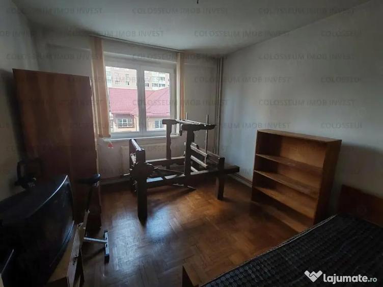 Apartament cu 3 camere decomandat în Astra