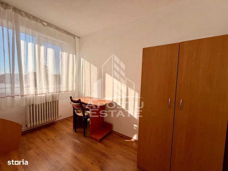 Apartament cu 3 camere, mobilat în Complex Studențesc