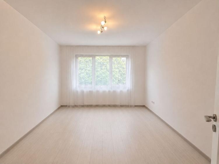 Apartament cu 3 camere decomandat, mobilat în Tractorul