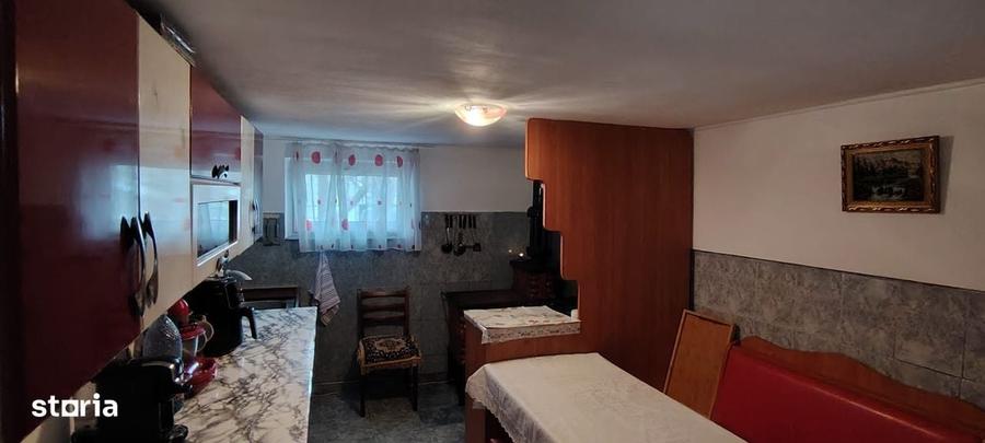 Casă cu 4 camere în Cucorăni