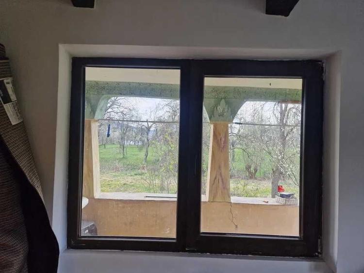 Casă cu 2 camere decomandat în Galeșu