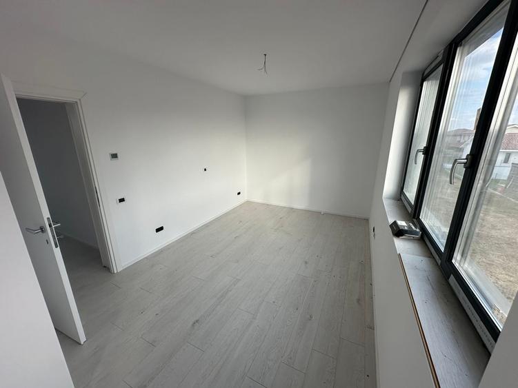 Duplex cu 5 camere cu Canalizare în Exterior Nord