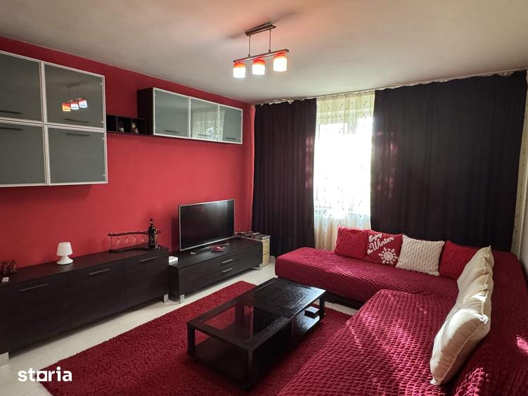 Apartament cu 3 camere semidecomandat în Central