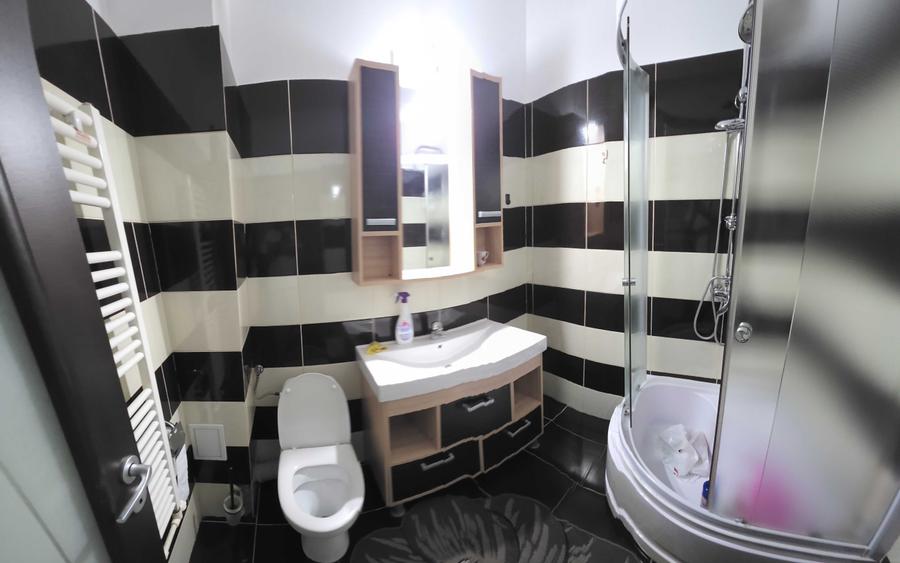 Apartament cu 3 camere decomandat în Central
