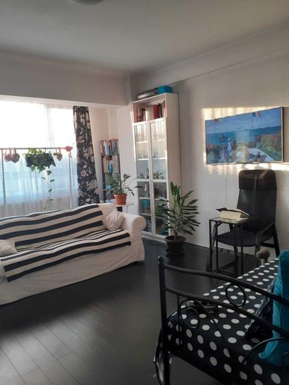 Apartament cu 3 camere semidecomandat în Dămăroaia