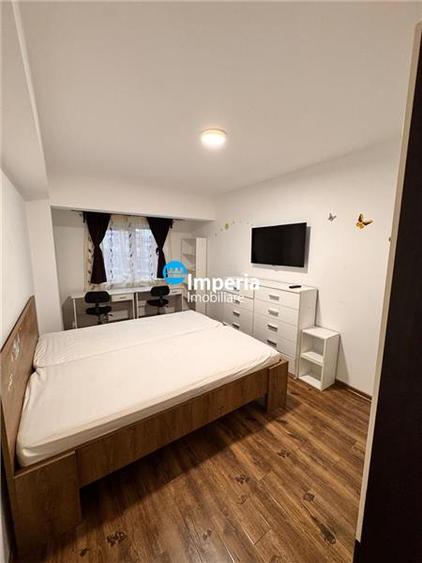 Apartament cu 4 camere decomandat, mobilat în Breazu