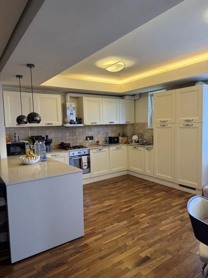 Apartament cu 3 camere în Andrei Mureșanu