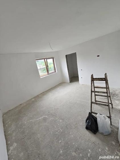 Casă cu 2 camere cu Teren 30000 Mp în Valea Leșului