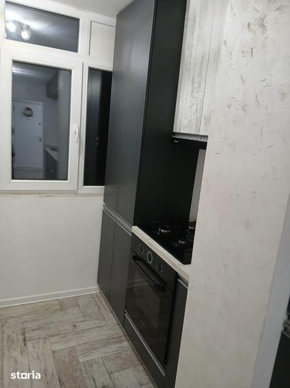 Apartament cu 3 camere semidecomandat în Central