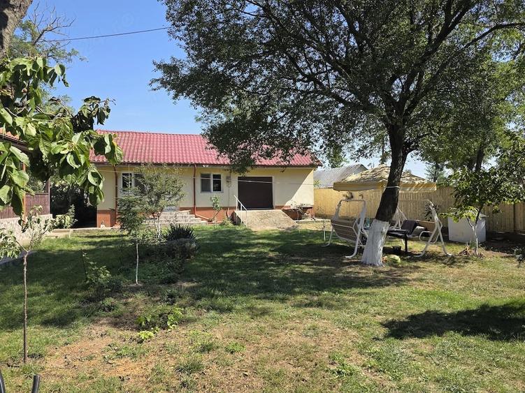 Casă cu 7 camere cu Teren 3000 Mp în Nicorești