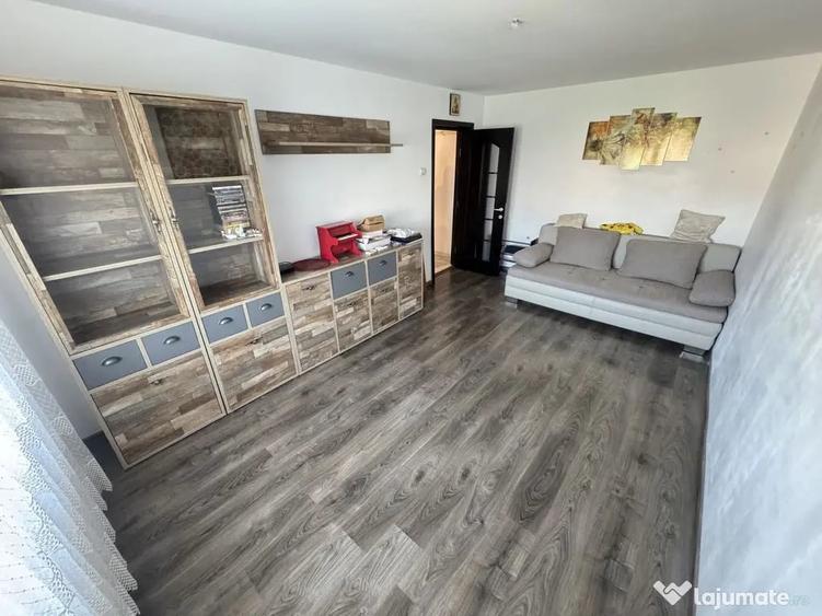 Apartament cu 2 camere decomandat în Km 5