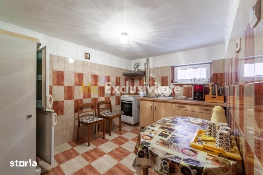 Casă cu 10 camere cu Teren 350 Mp în Exercițiu