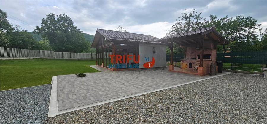 Casă individuală cu 1 camere cu Teren 1335 Mp în Ampoița