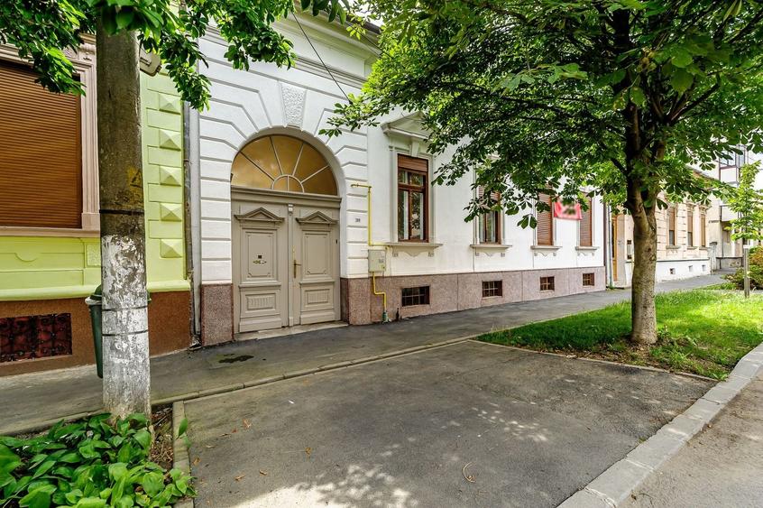Casă individuală cu 4 camere cu Piscina în Central