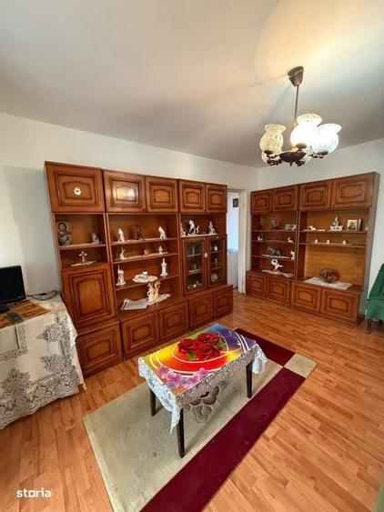 Apartament cu 2 camere semidecomandat în Craiovița Nouă