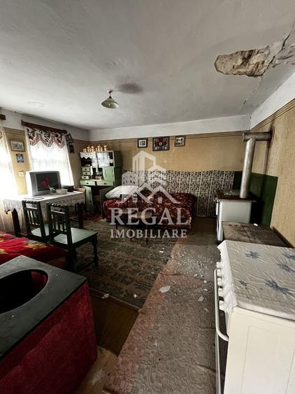 Casă individuală cu 6 camere cu Canalizare în Dealu Mic