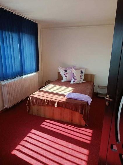 Apartament cu 2 camere semidecomandat în Podu Roș