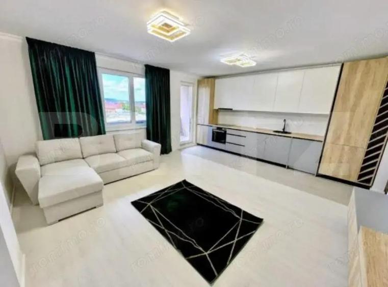 Apartament cu 4 camere semidecomandat în Florești