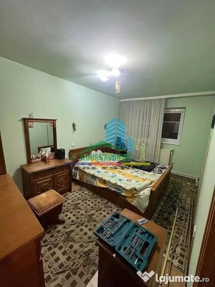 Apartament cu 3 camere decomandat în Central