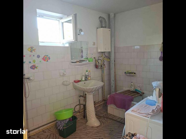 Casă cu 6 camere cu Teren 210 Mp în Rovine