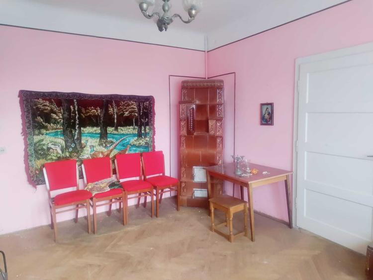 Casă cu 4 camere în Dâmbul Rotund