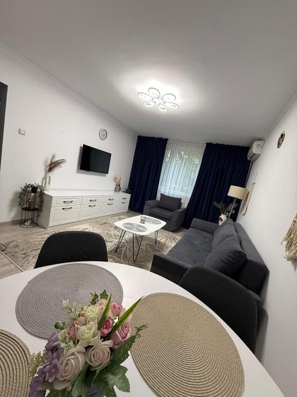 Apartament cu 3 camere decomandat în Prelungirea Ghencea
