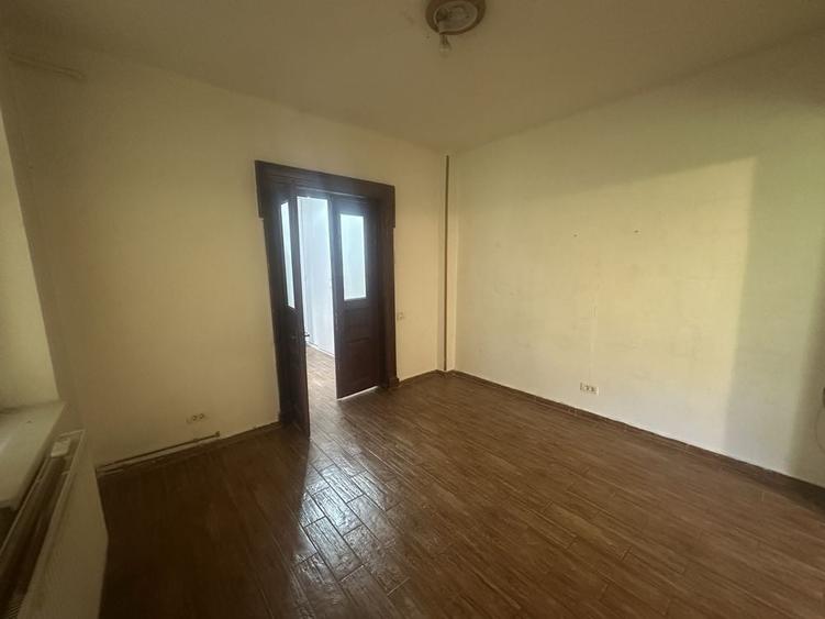 Casă cu 3 camere cu Teren 30 Mp în Central