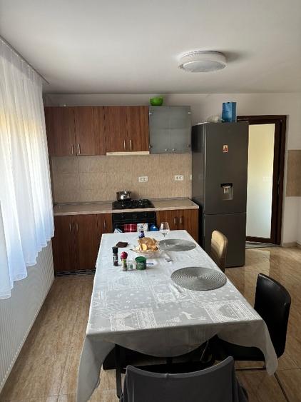 Casă individuală cu 5 camere cu Canalizare în Central