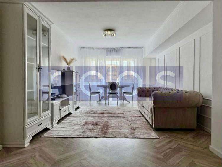 Apartament cu 3 camere decomandat, mobilat în Decebal