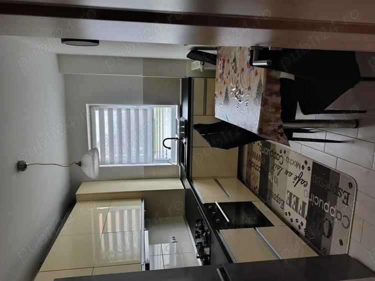 Apartament cu 3 camere decomandat în Tractorul