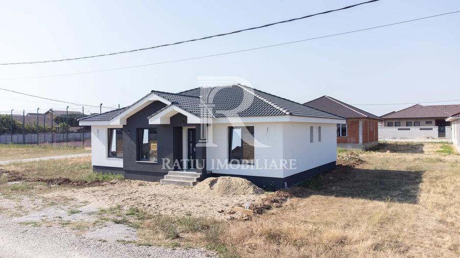 Casă individuală cu 4 camere cu Canalizare în Sântandrei