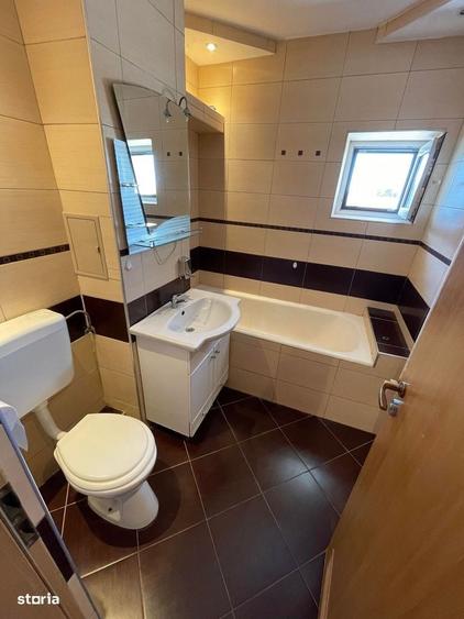 Apartament cu 4 camere decomandat în Micro 16