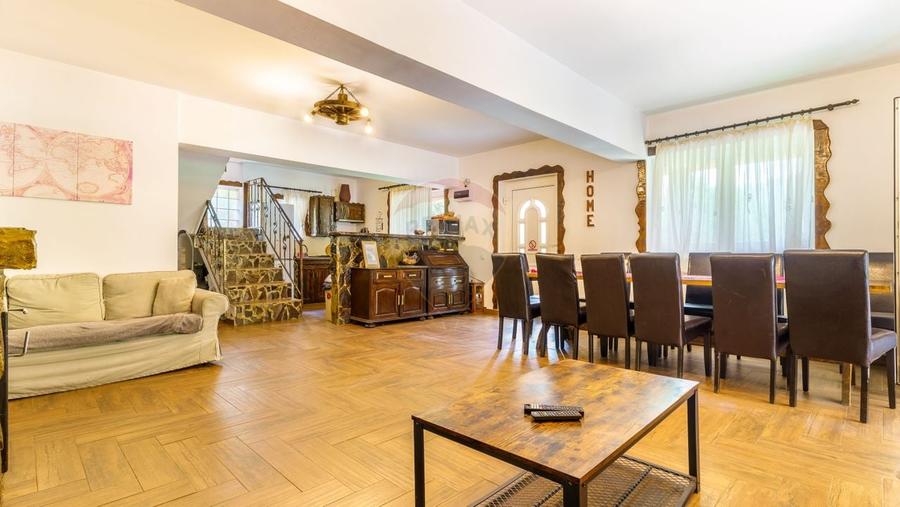 Casă cu 10 camere cu Piscina în Mărișel