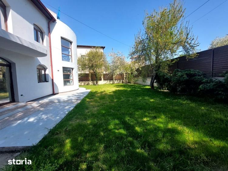 Casă cu 6 camere decomandat cu Teren 719 Mp în Ghencea