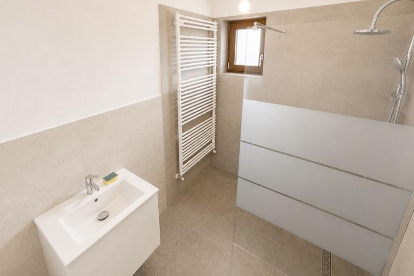 Apartament cu 3 camere decomandat în Chișoda