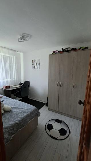 Apartament cu 3 camere decomandat în Micro 5