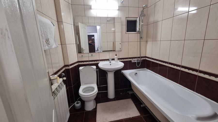 Apartament cu 3 camere decomandat în Nicolina