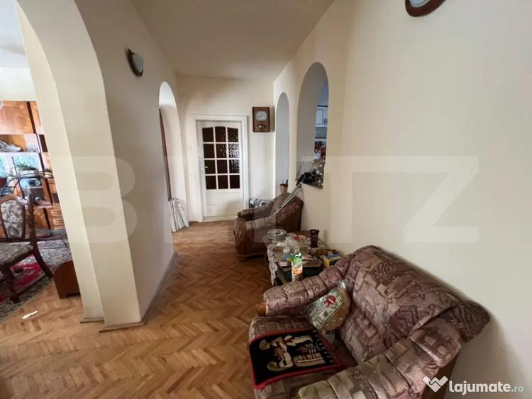 Casă cu 6 camere cu Teren 1032 Mp în Central