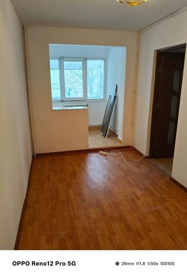 Apartament cu 4 camere semidecomandat în Central