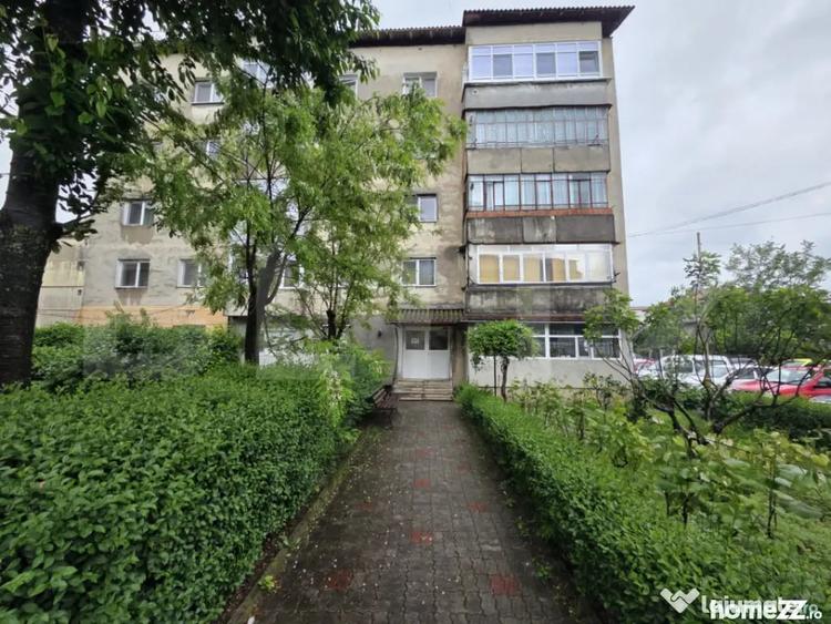 Apartament cu 3 camere decomandat în Est