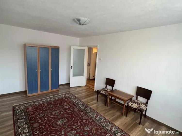 Apartament cu 3 camere decomandat în Militari