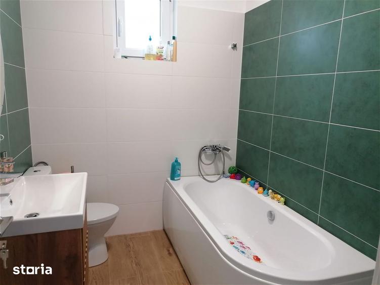 Casă cu 3 camere cu Canalizare în Dobroești