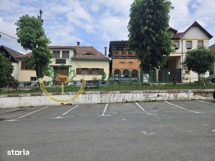 Casă cu 3 camere decomandat cu Teren 449 Mp în Central