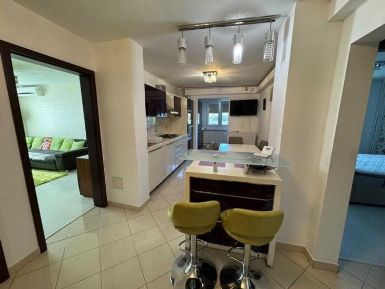 Apartament cu 4 camere decomandat, mobilat în Crângași
