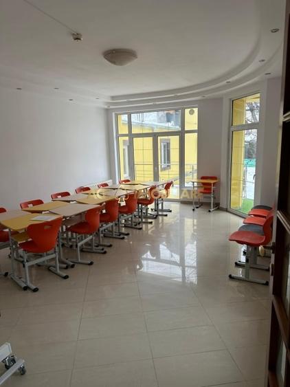 Casă individuală cu 6 camere cu Canalizare în Tineretului