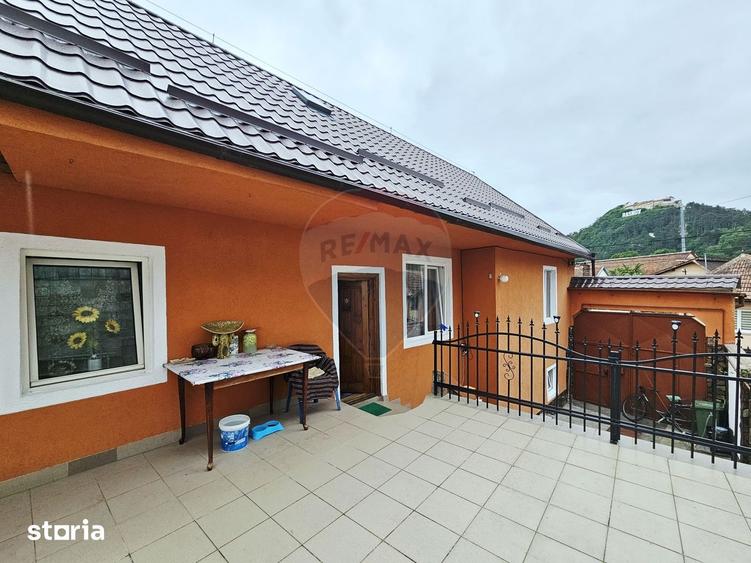 Casă cu 5 camere cu Teren 141 Mp în Central